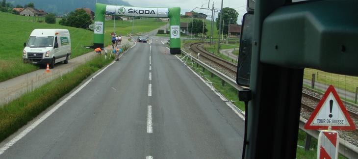 Bei der Anreise mit dem Bus fahren wir ein Stck auf der Strecke der "Tour de Suisse"