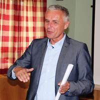 Rainer Prischenk von der Regierung in Oberfranken erklrt das Projekt zur Durchwachsenen Silvie