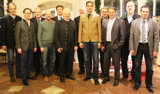 Der Vorstand der ALB Bayern anlässlich von Neuwahlen am 28. November 2016 in Ergolding bei Landshut - von links: Josef Holzapfel (im Vorstand bis 2016), Jörg Migende (im Vorstand bis 2016), Georg Wimmer, Ulrich Bader, Christoph Ost, Dr. Georg Wendl, Thomas Loders (stellvertretender Vorsitzender), Franz Winkler (Vorsitzender), Johannes Mautner, Franz Stemmer, Maximilian Lösch, Dr. Martin Müller / © ALB Bayern e.V. Der Vorstand der ALB Bayern anlässlich von Neuwahlen am 28. November 2016 in Ergolding bei Landshut - von links: Josef Holzapfel (im Vorstand bis 2016), Jörg Migende (im Vorstand bis 2016), Georg Wimmer, Ulrich Bader, Christoph Ost, Dr. Georg Wendl, Thomas Loders (stellvertretender Vorsitzender), Franz Winkler (Vorsitzender), Johannes Mautner, Franz Stemmer, Maximilian Lösch, Dr. Martin Müller