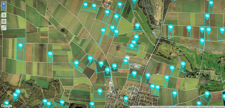 Übersicht über die angelegten Schläge auf einem Luftbild (Google Maps) in Claas Telematics
